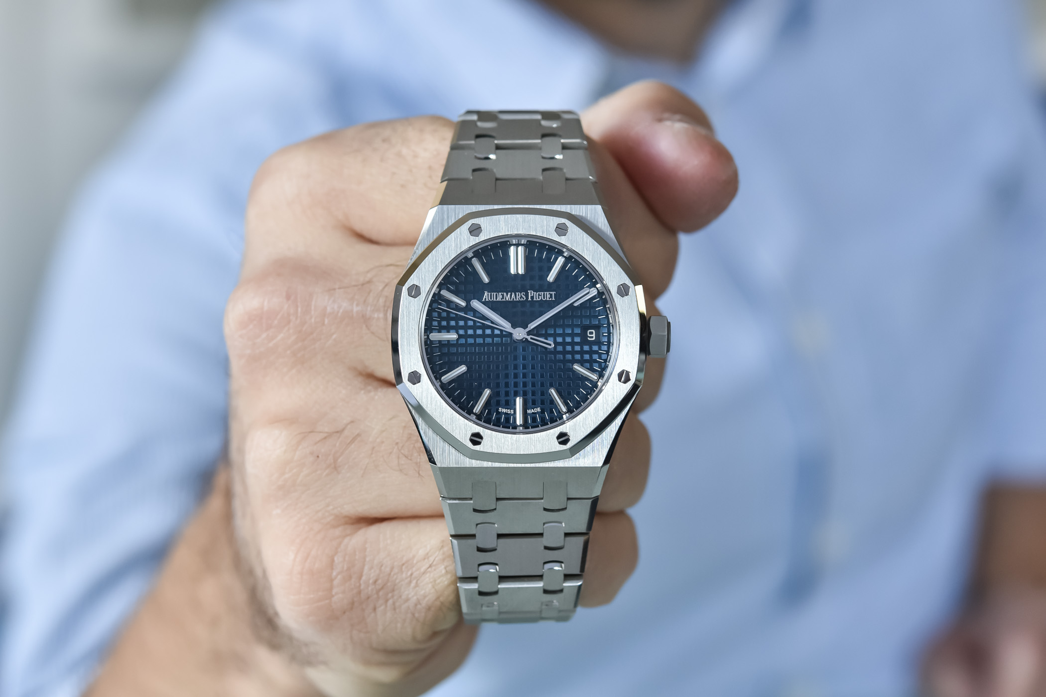 Discover the Audemars Piguet 37mm Royal Oak: Unisex Design for All Wrist Sizes