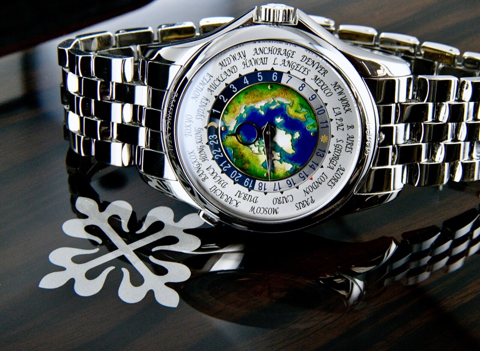 Buy Pre-Owned Patek Philippe 5131 World Time Watch: Luxury and Precision