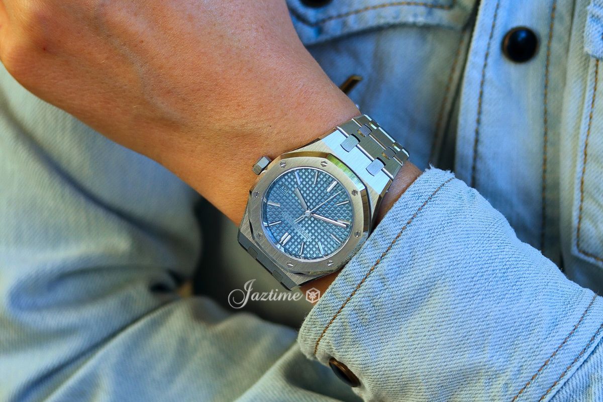 Audemars Piguet Royal Oak Blue Face Review: The Perfect Blend of Style and Craftsmanship