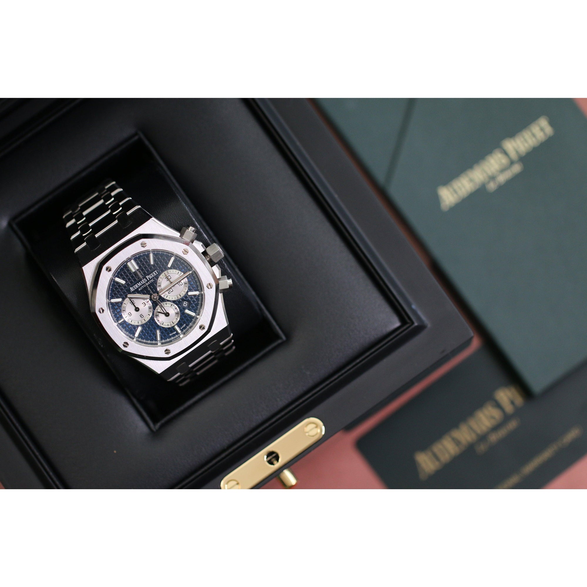 Explore Premium Audemars Piguet Watch Boxes - Secure Your Timepiece in Style