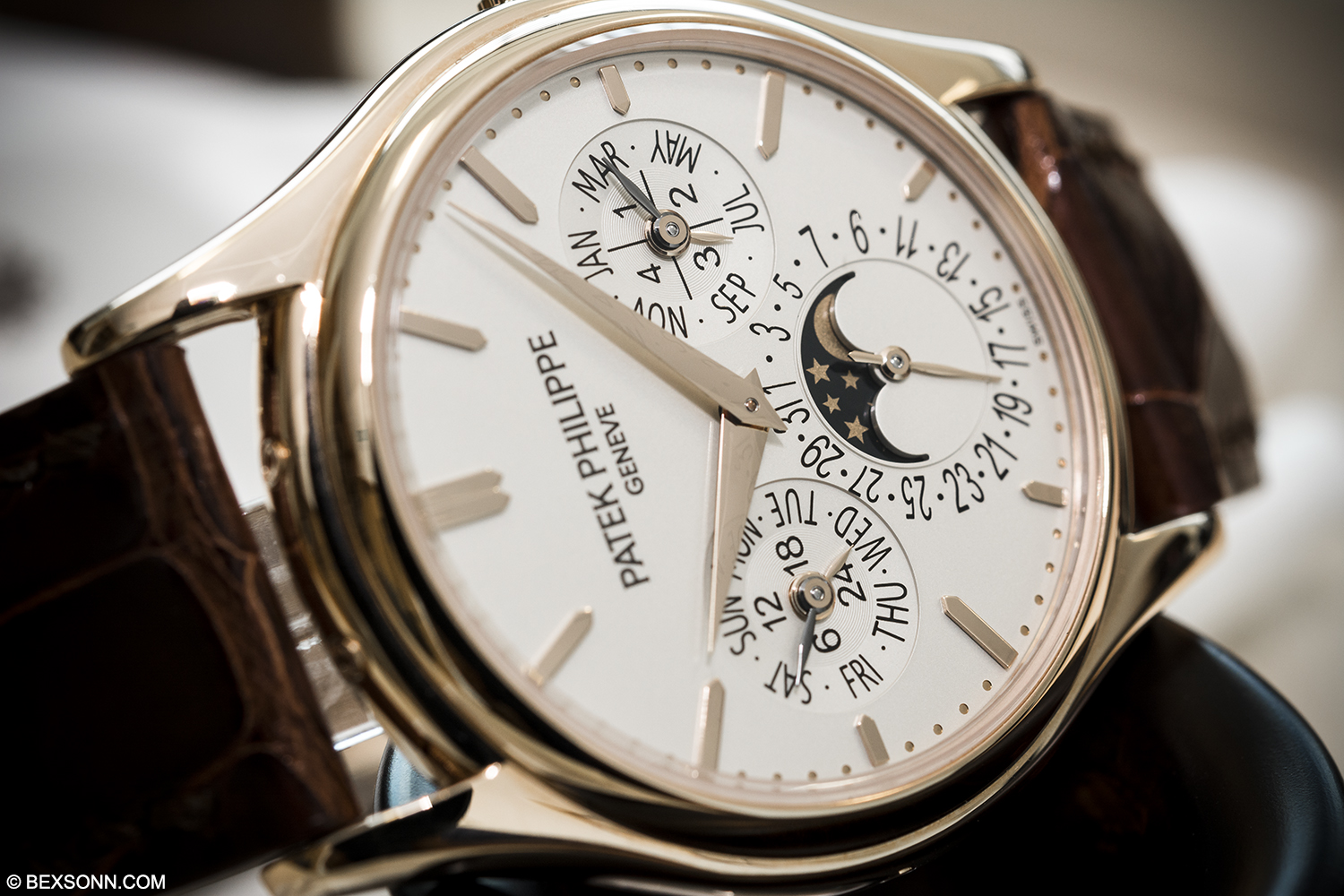 Patek Philippe 5140R: Discover the Elegance of Perpetual Calendar Watches