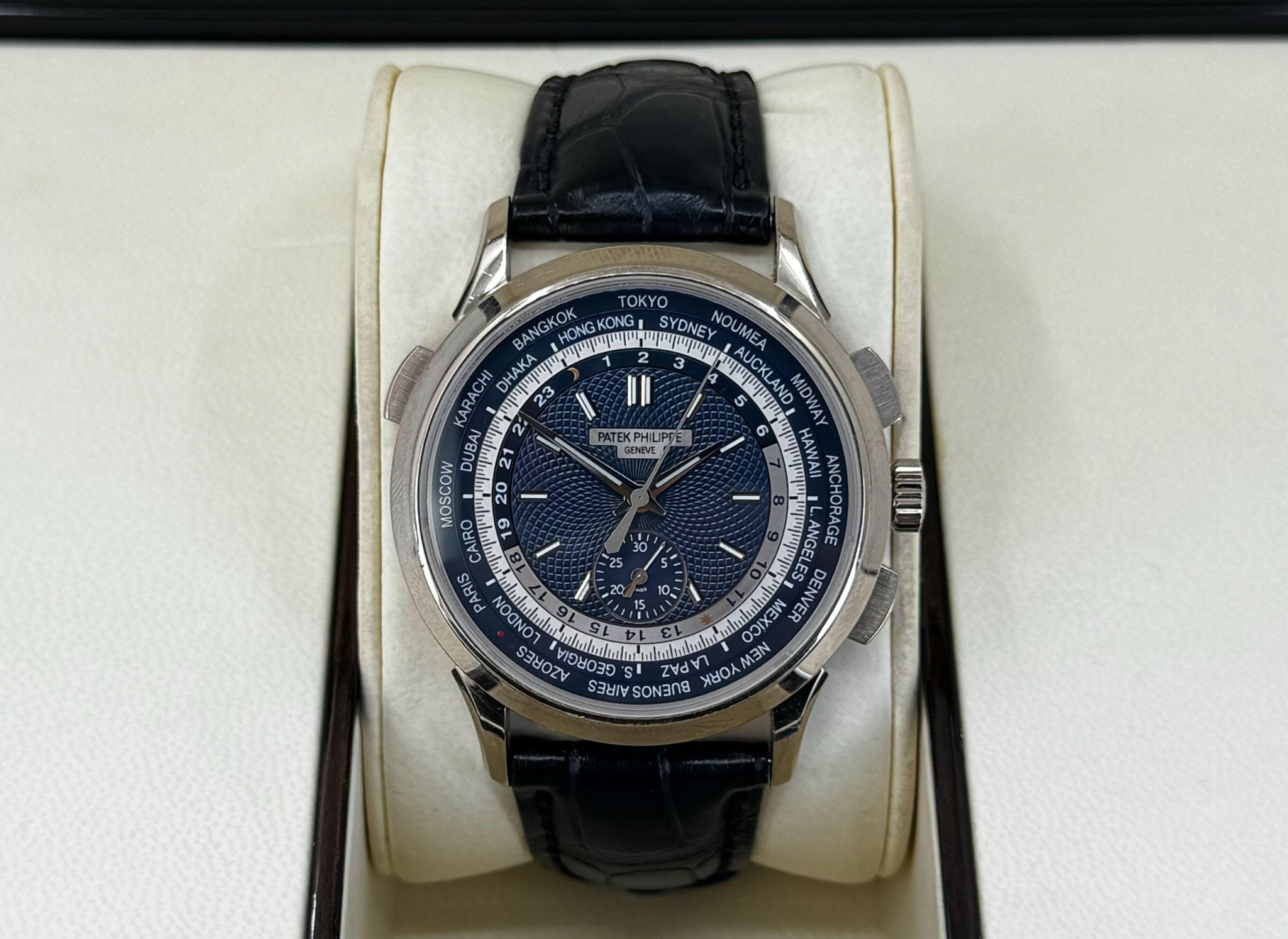 Patek Philippe 5930G World Time Chronograph: A Luxury Timepiece with Blue Dial