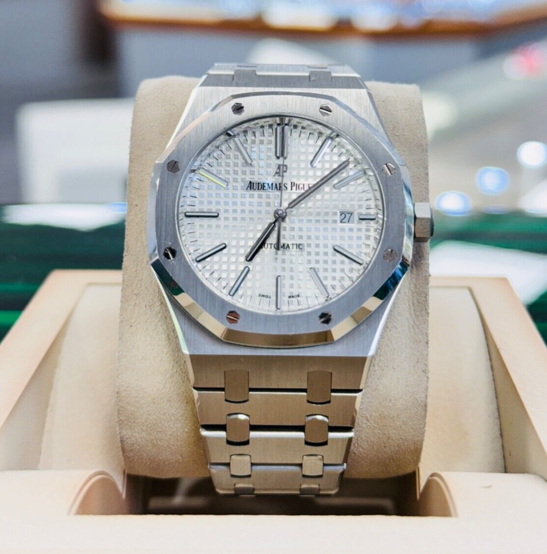 Audemars Piguet 15400ST: The Ultimate Luxury Sports Watch