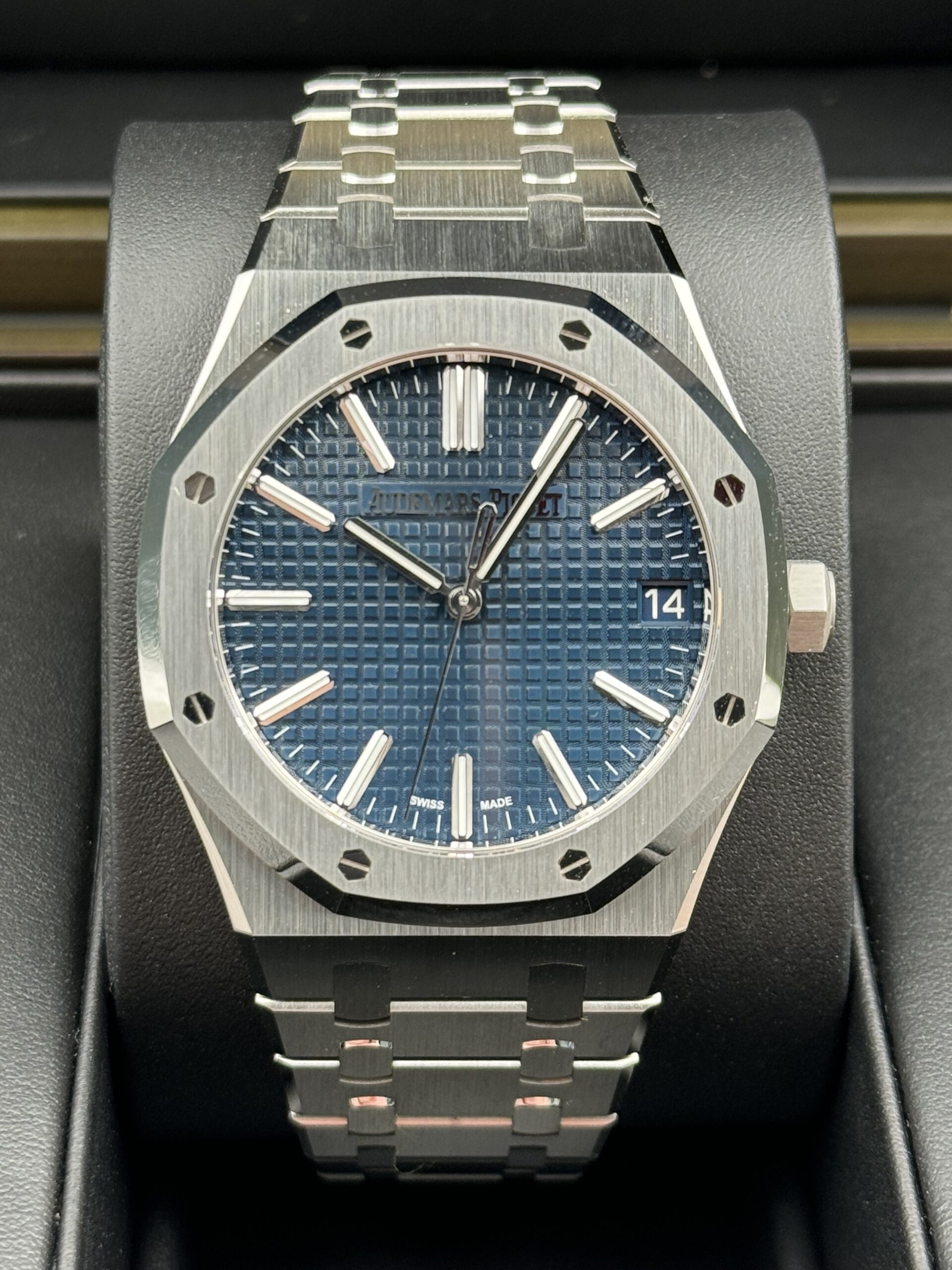 Audemars Piguet Automatic Blue Dial: Iconic Royal Oak Watches for Luxury Enthusiasts