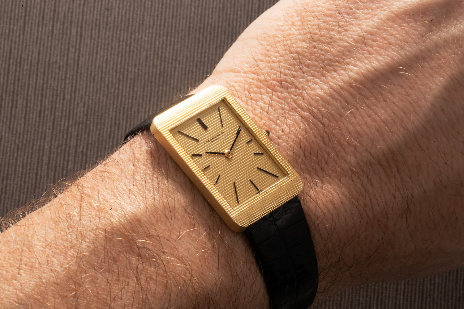 Audemars Piguet Hobnail: Exploring the Timeless Elegance of 18k Gold Watches