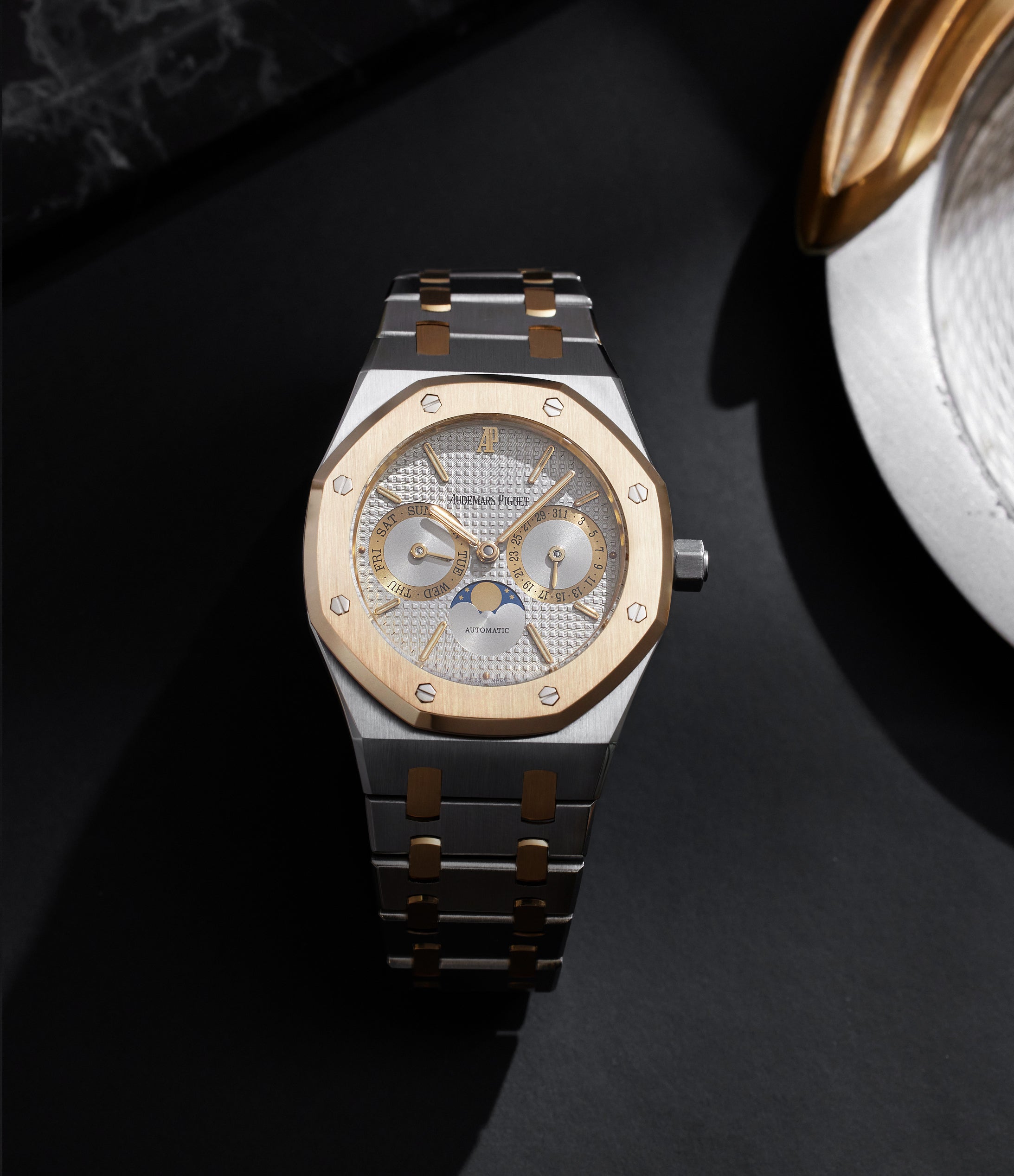 Audemars Piguet Day Date 25594: A Timeless Luxury Watch for Collectors