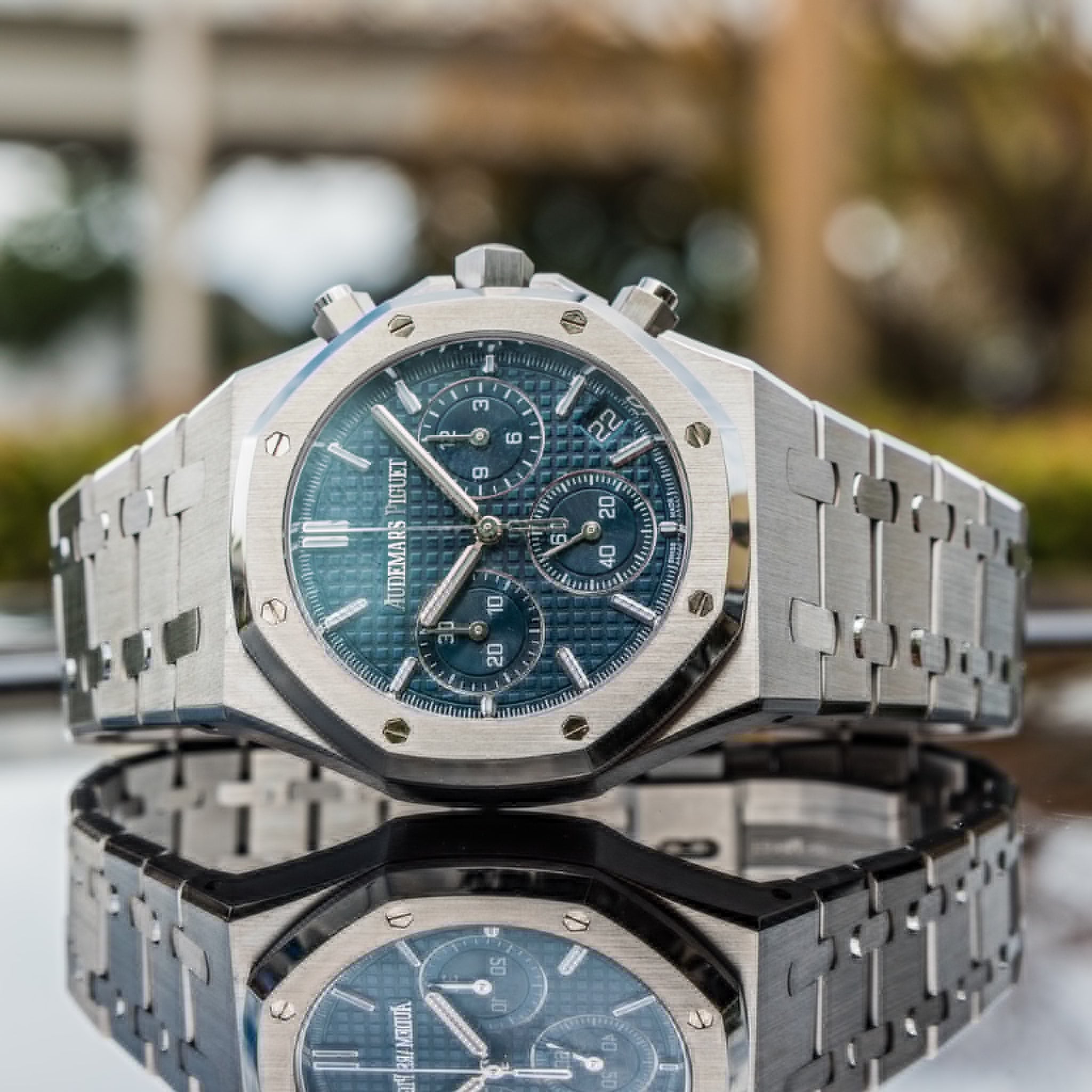 Discover the 39mm Audemars Piguet Royal Oak: Design & Features