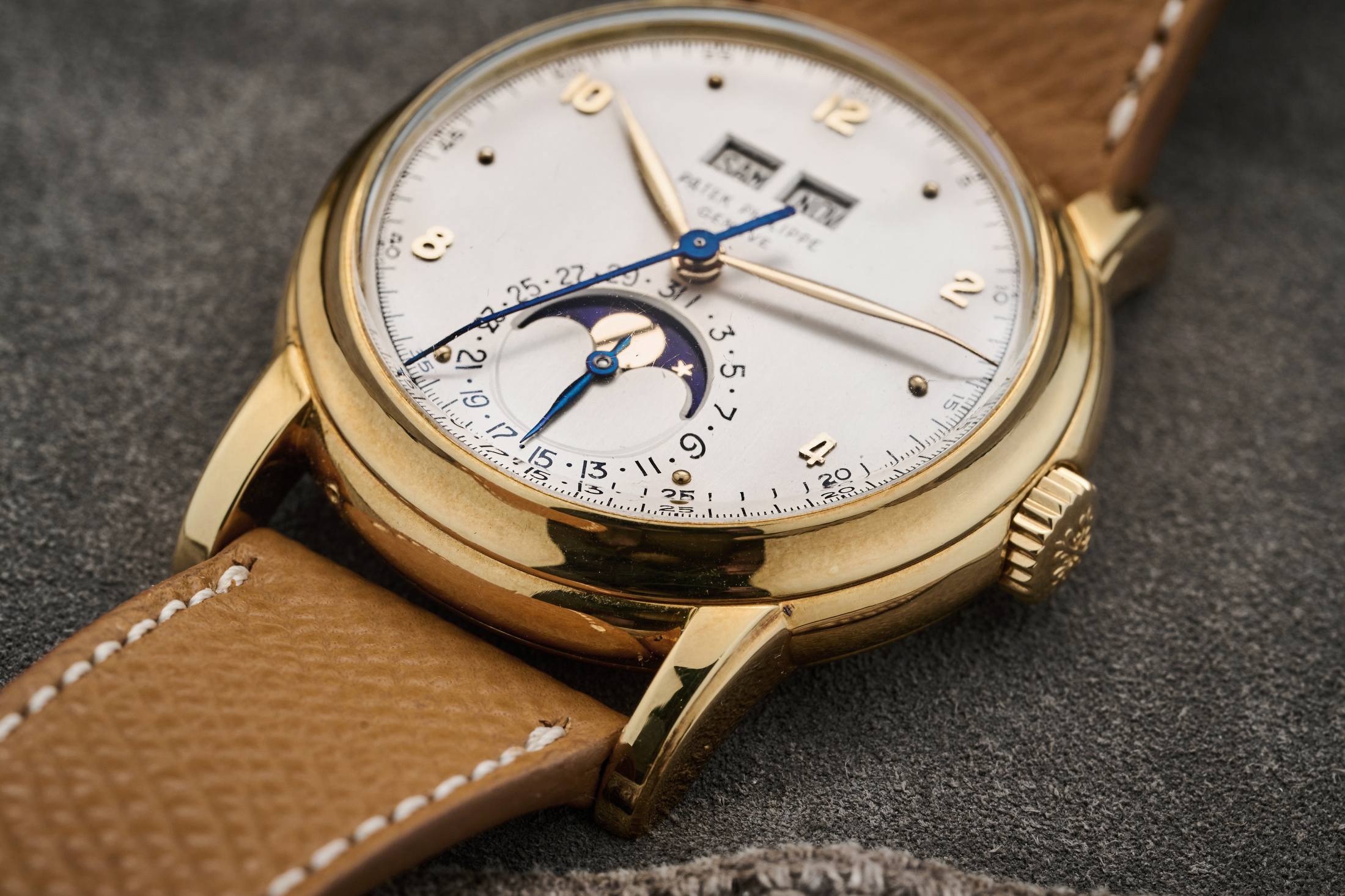 Patek Philippe 2497 Review: A Stunning 18K Gold Perpetual Calendar Timepiece