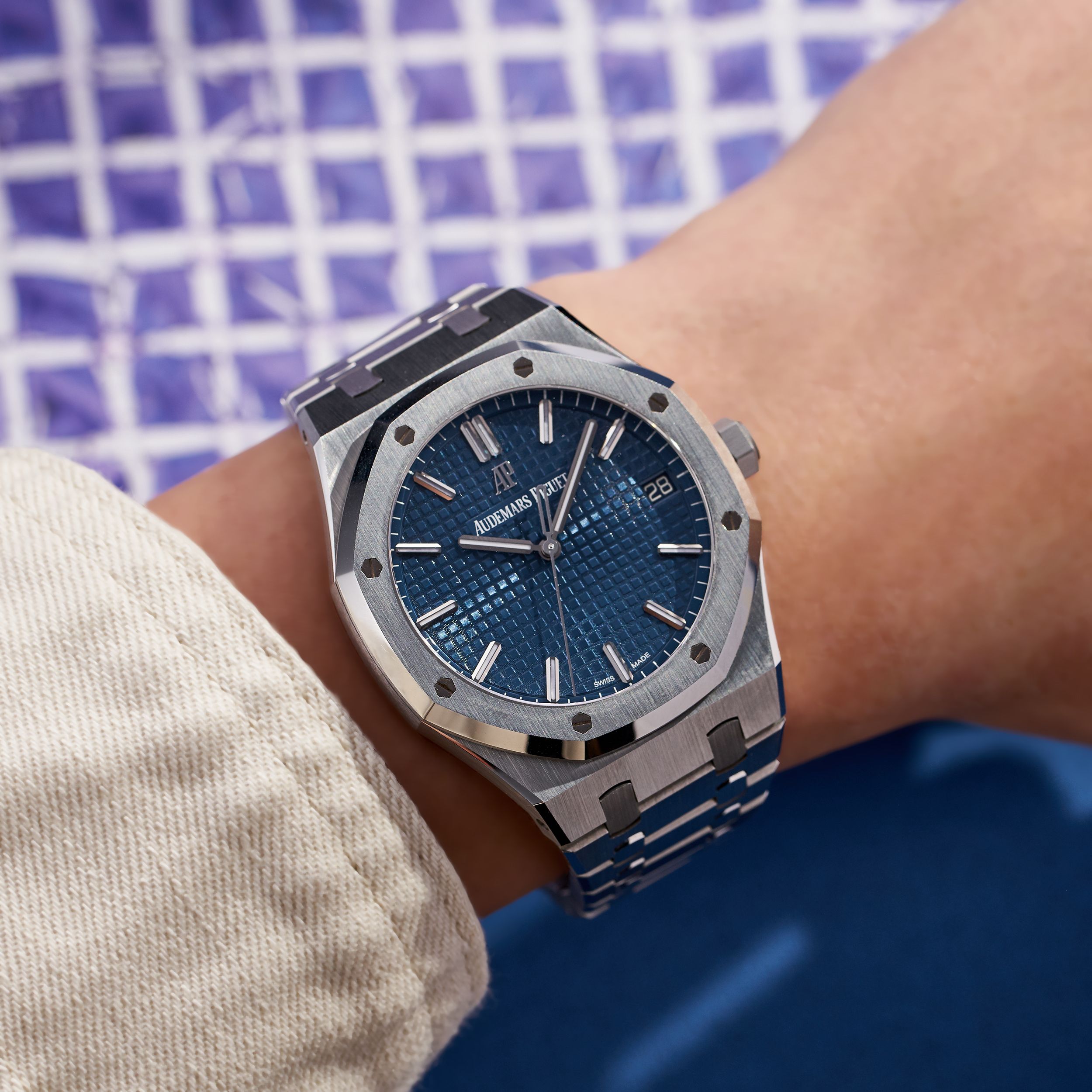 Audemars Piguet Blue Dial Royal Oak: Timeless Elegance and Craftsmanship