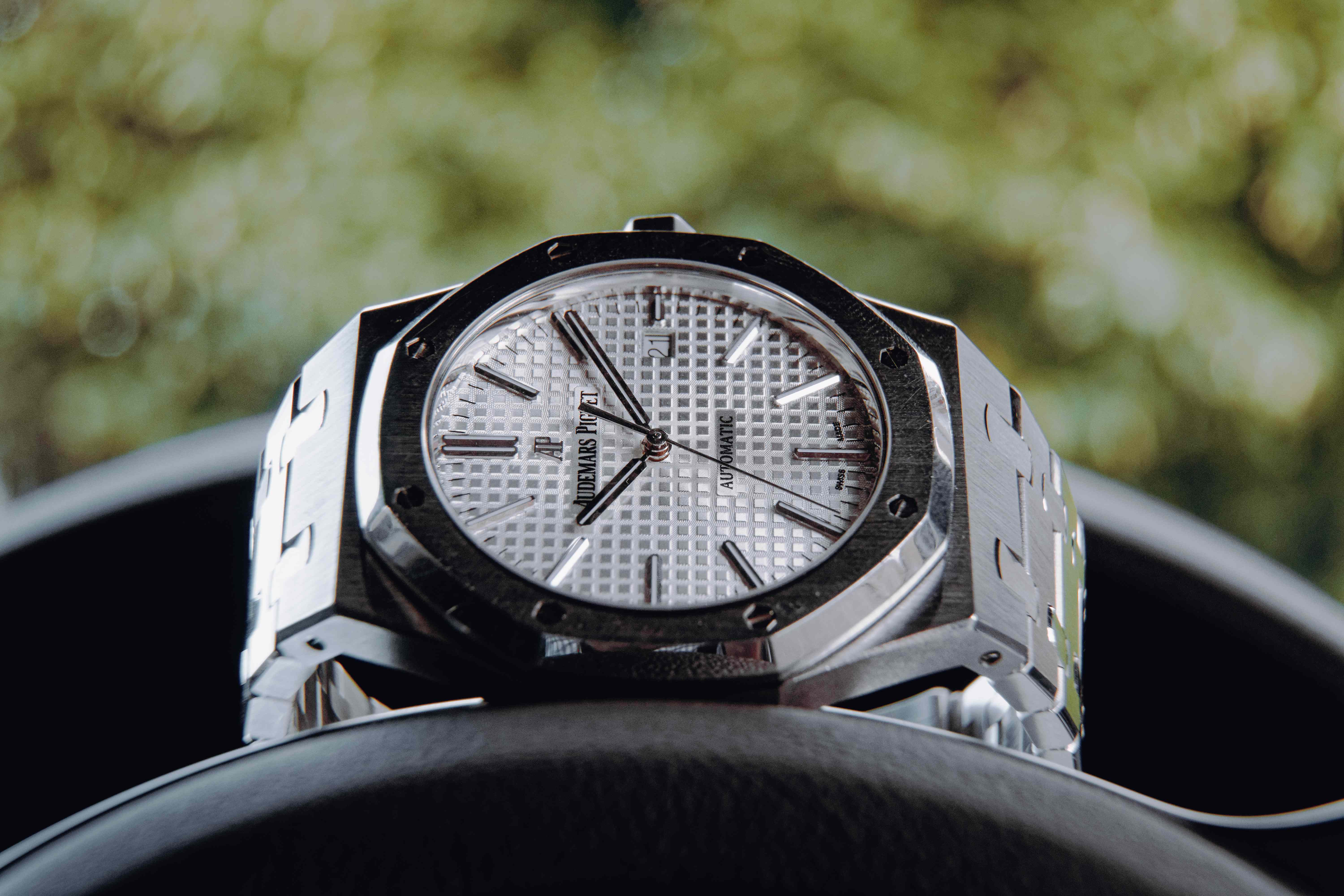 Audemars Piguet Royal Oak 15400ST Review: The Iconic Selfwinding Timepiece