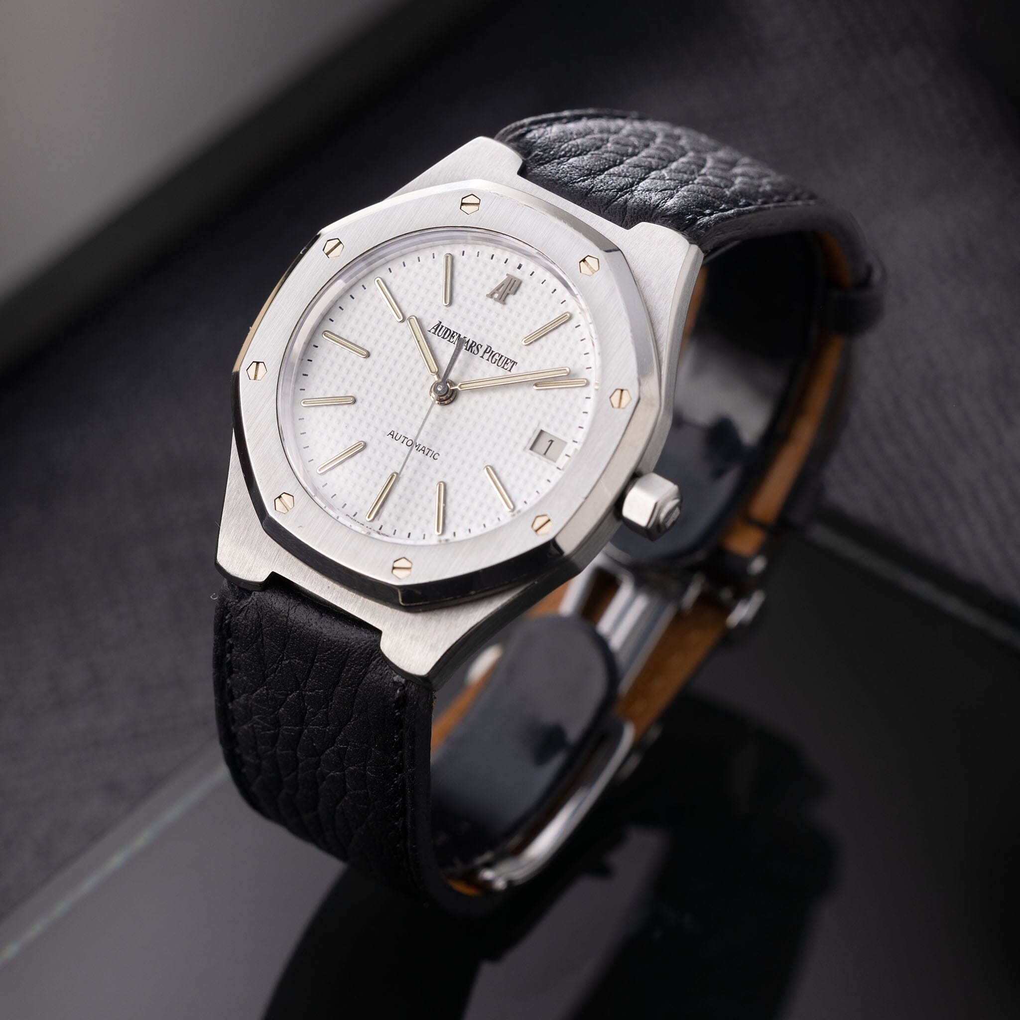 Audemars Piguet Royal Oak 14800 Review: The Iconic Timepiece You Need to Know