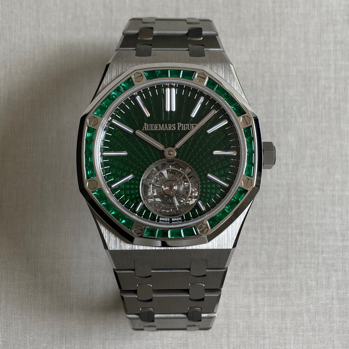 Buy Authentic Emerald Audemars Piguet Watches: Luxury Redefined