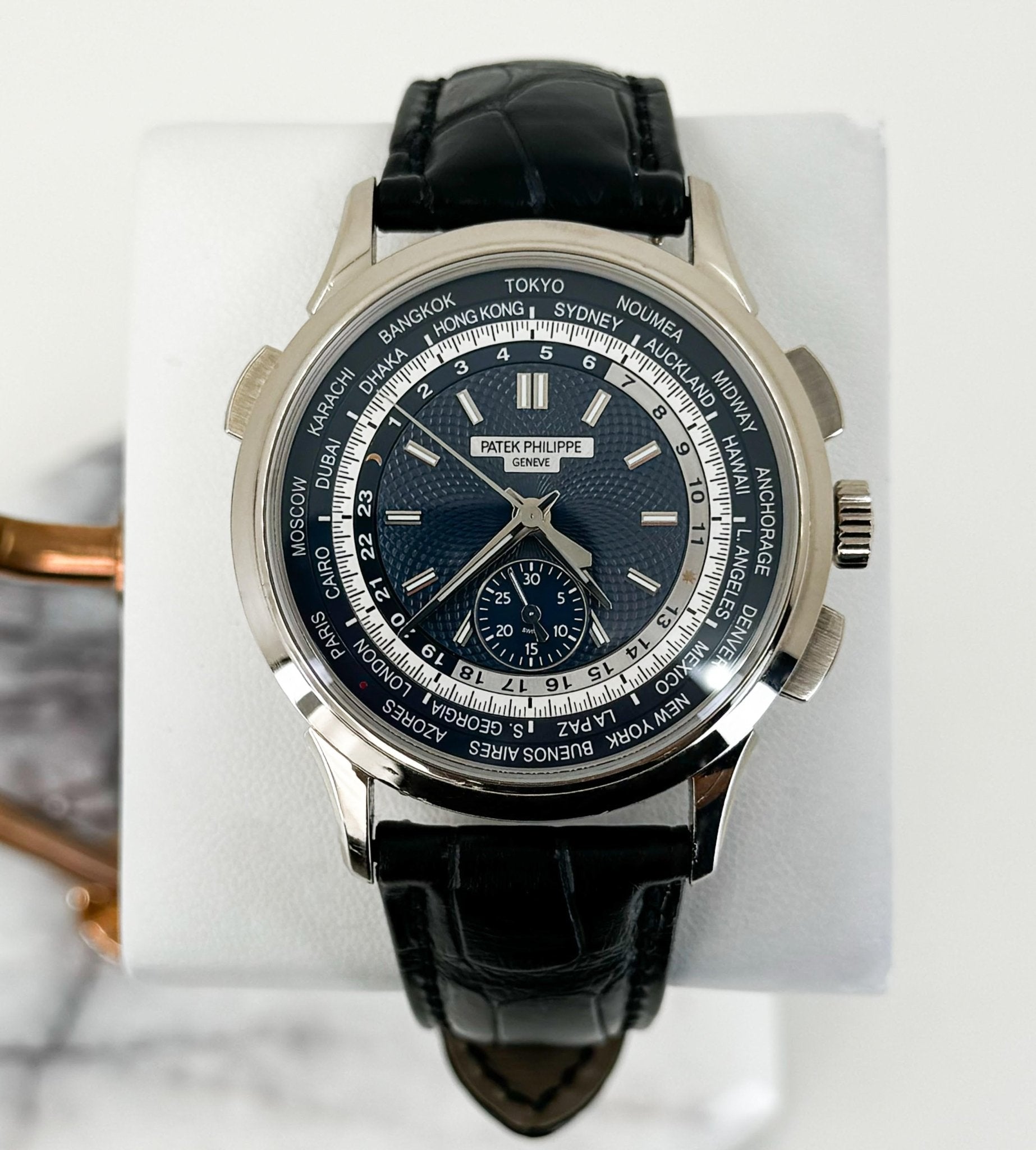 Patek Philippe 5930G World Time Chronograph: A Luxury Timepiece with Blue Dial