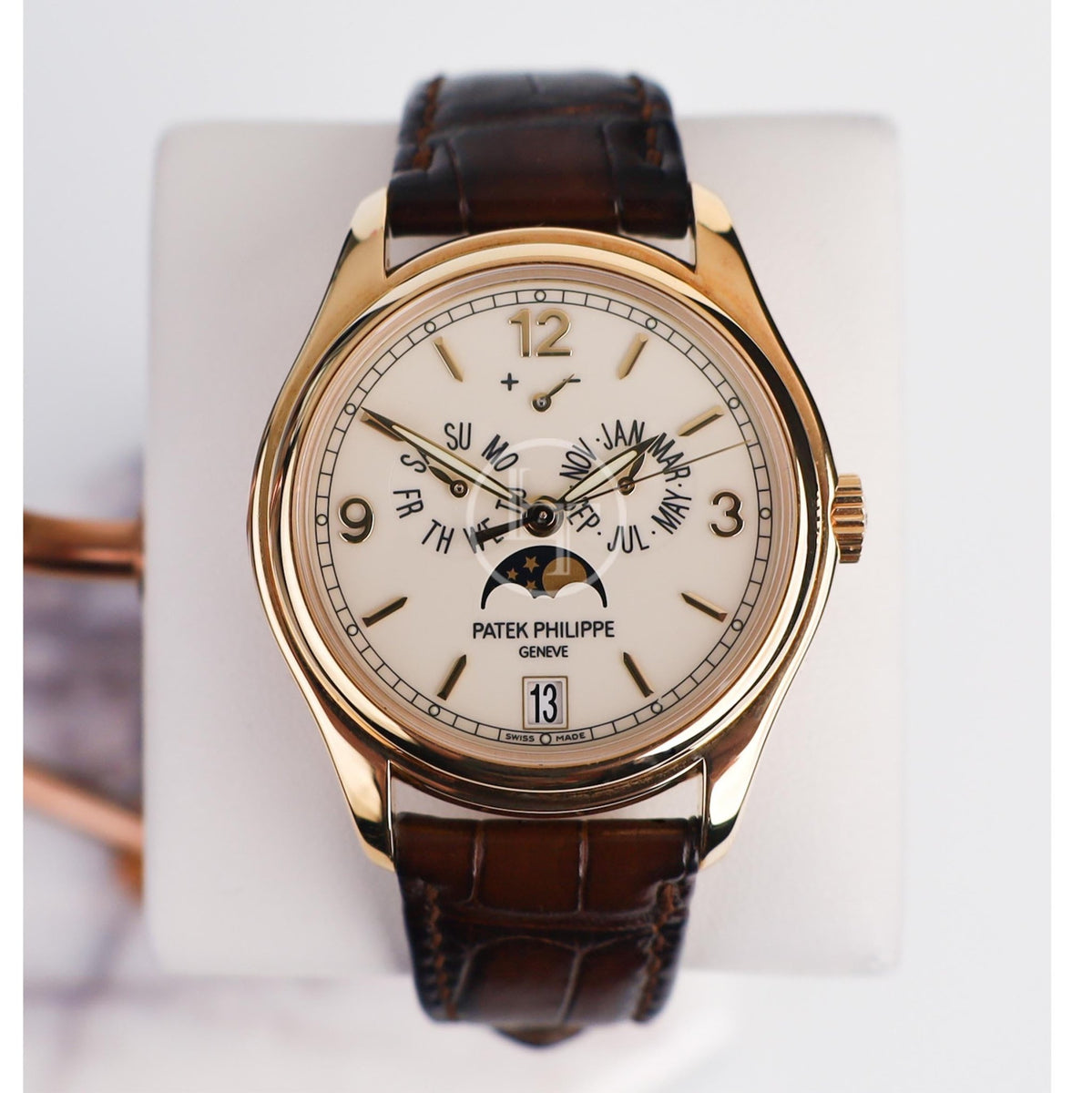 Patek Philippe 5146J: Explore the Classic 18k Yellow Gold Annual Calendar